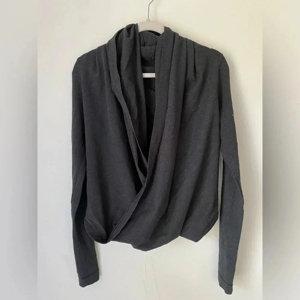 Lululemon Sweater Women’s 4 Iconic Wrap Gray